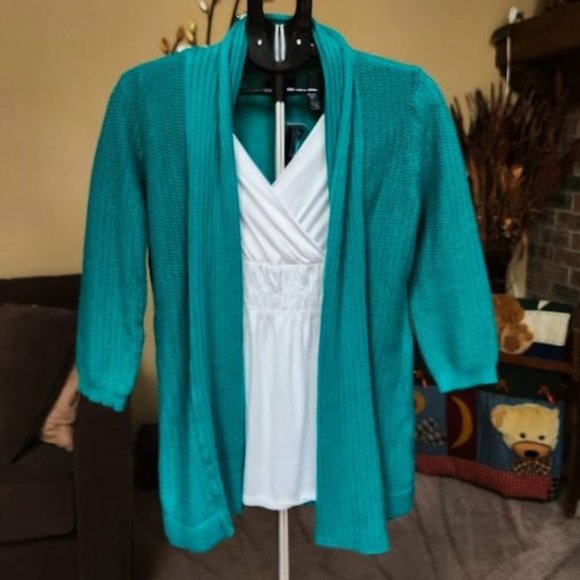 New Apt 9 attached twinset shirt/sweater sz Medium - Picture 1 of 3